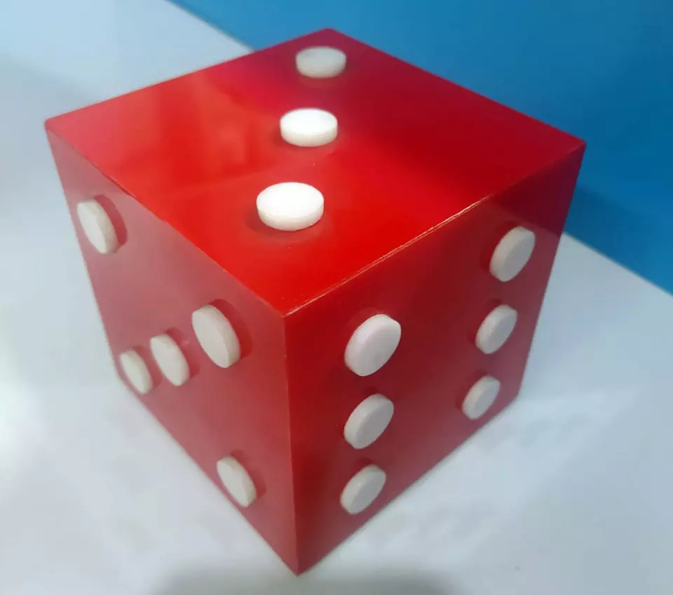 Cubos en acrílicos decorativos